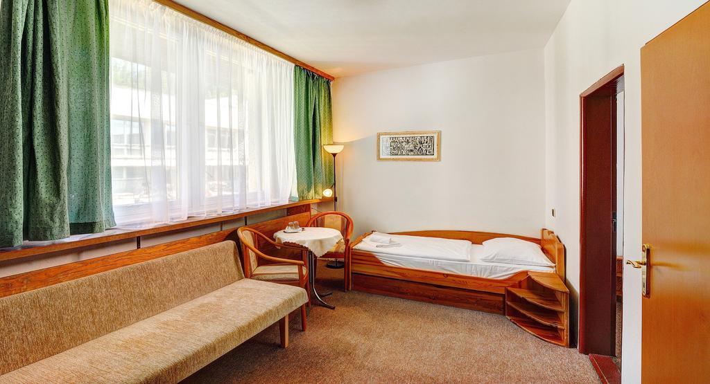 Bungalovy Fis Economy Villa Štrbské Pleso Buitenkant foto