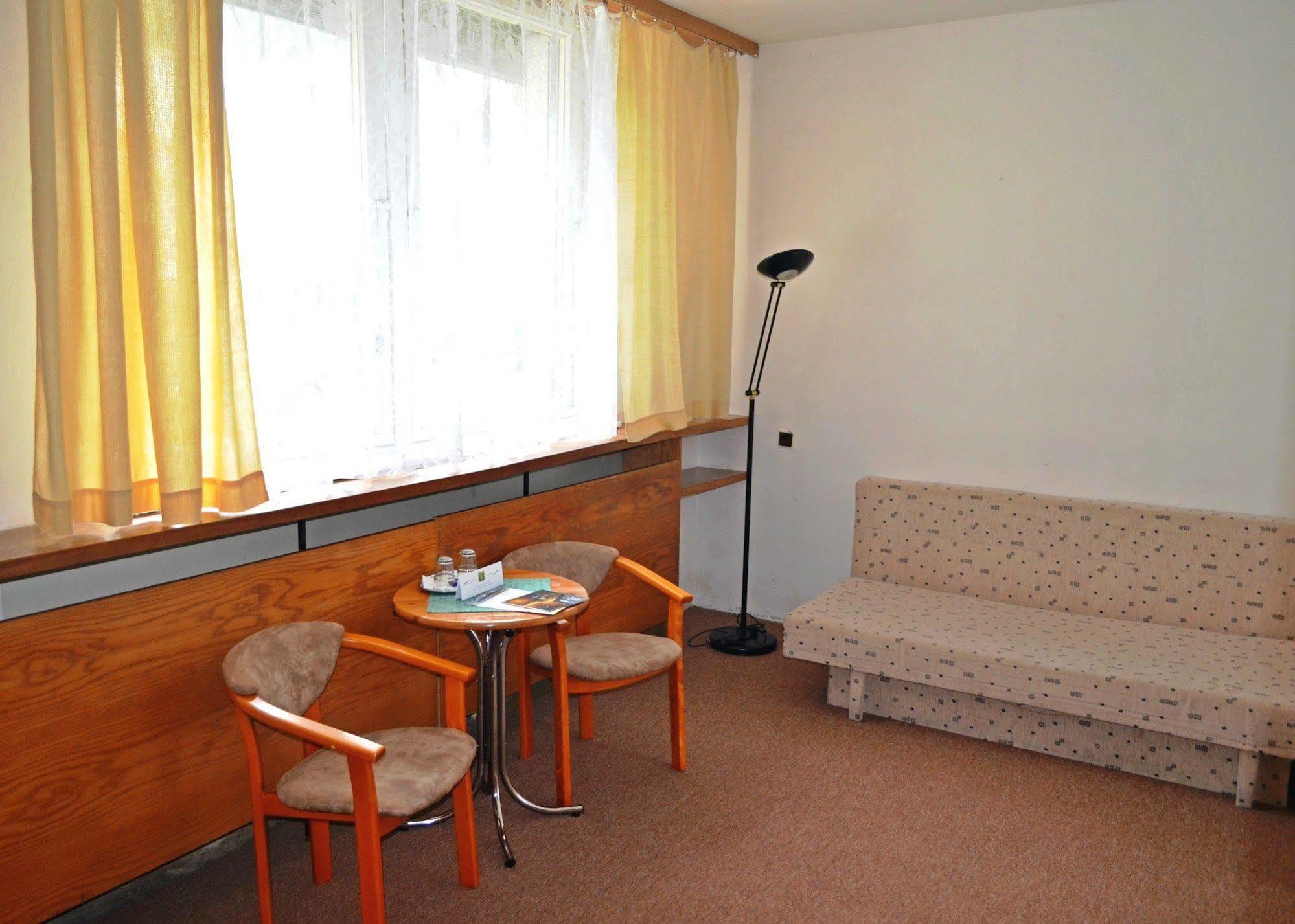 Bungalovy Fis Economy Villa Štrbské Pleso Buitenkant foto