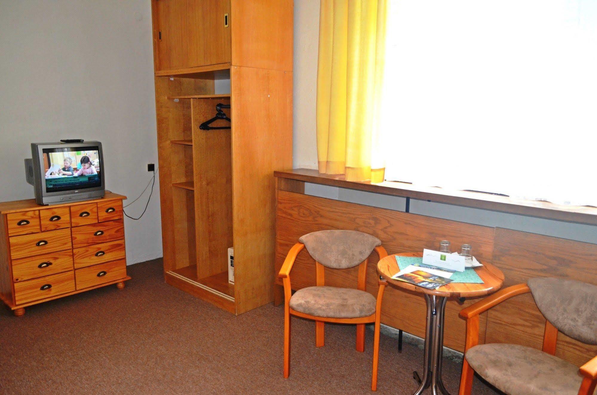 Bungalovy Fis Economy Villa Štrbské Pleso Buitenkant foto