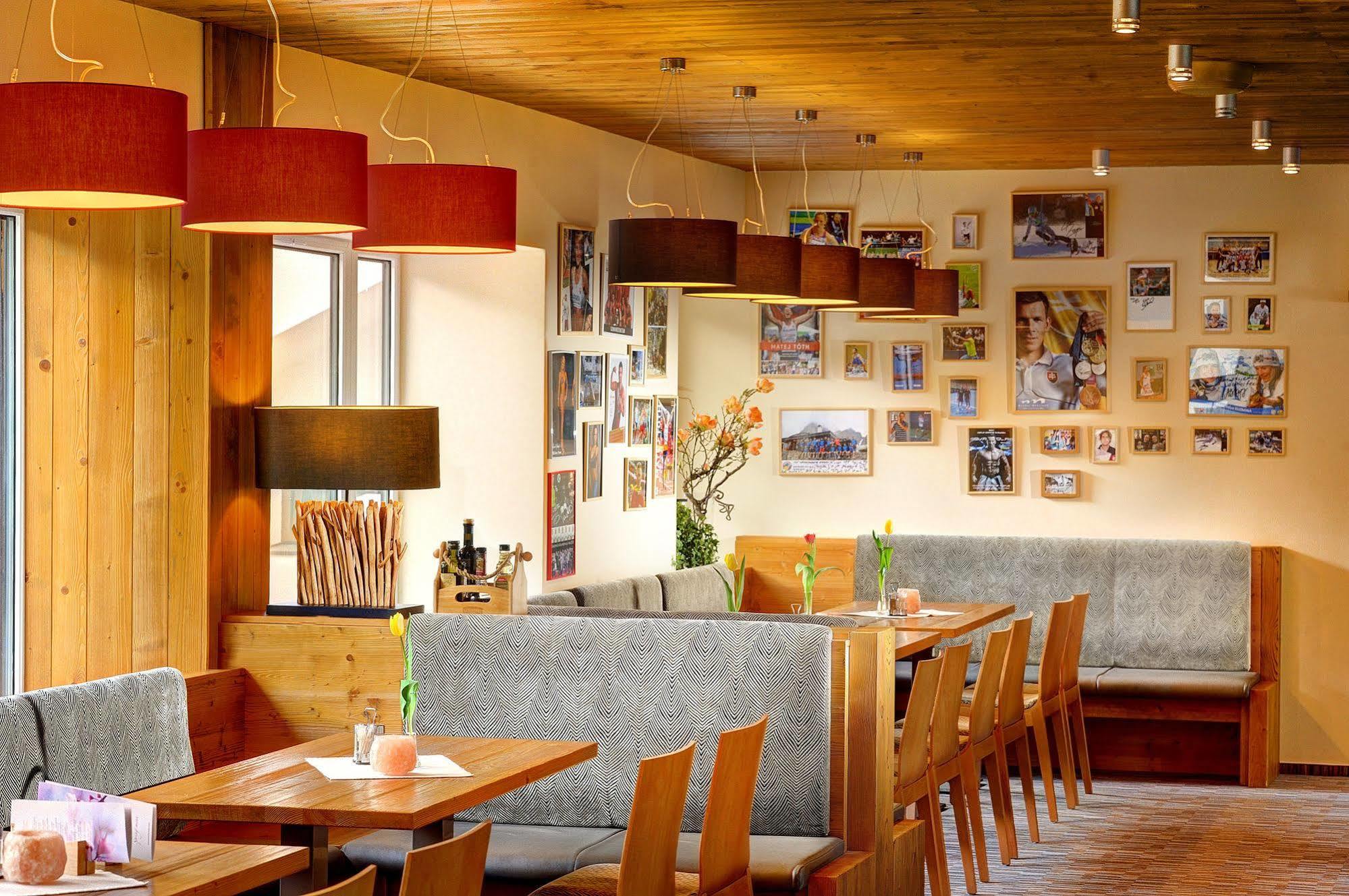 Bungalovy Fis Economy Villa Štrbské Pleso Buitenkant foto